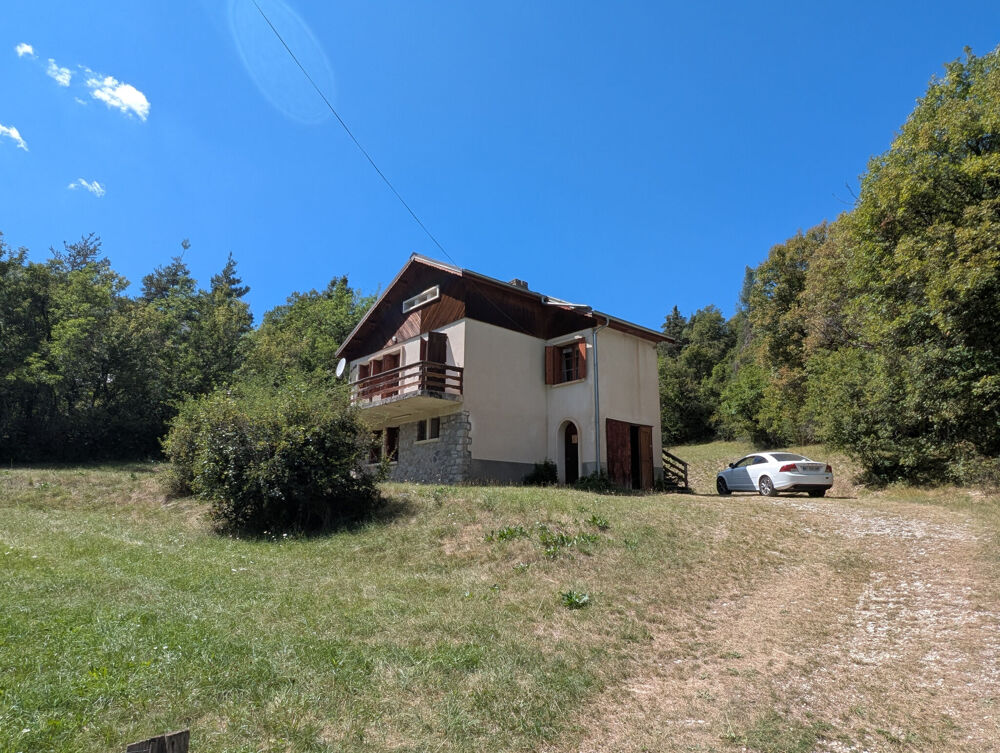 CHALET sur 2400 m2 dans un cadre superbe.