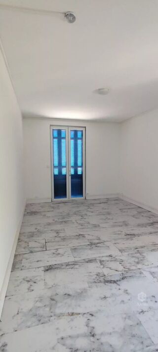  Immeuble à vendre 15 + pièces 571 m²