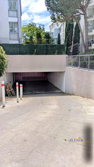  Parking / Garage à louer 14 m²