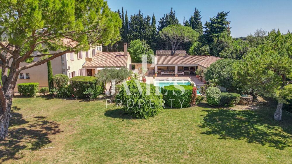 Maison familiale avec piscine et terrain constructible - Fontvieille