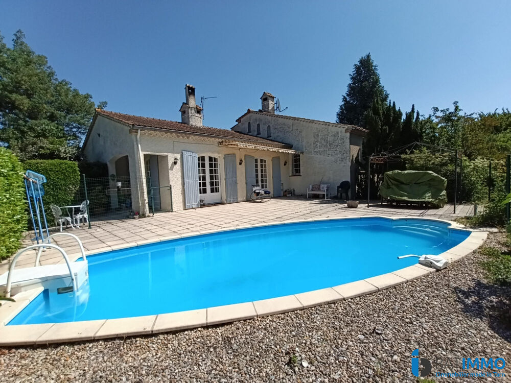 Villa de caractère sur parc arboré de près de 3 000 m² avec