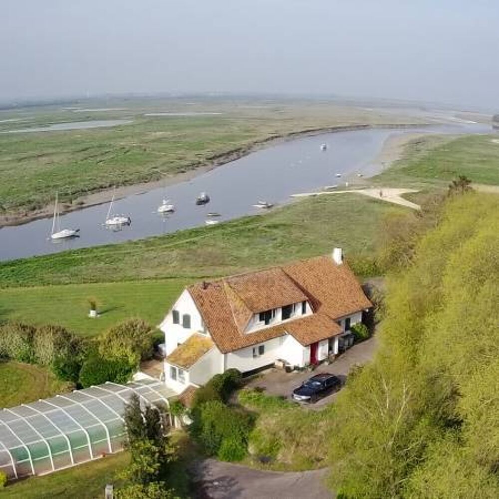 HGU 1236 Propriété de caractère sur 3 hectares avec étang et accès Baie d?Authie