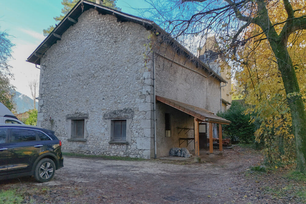  Vente / Local Commercial - 290 m² Saint-Égrève (38120)