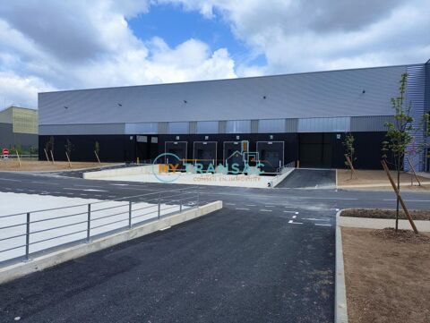   A louer Local d'activité neuf de 1732m² avec 2 quais et 1 plain-pied à La Courneuve 