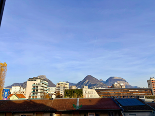  Appartement à louer 4 pièces 87 m²