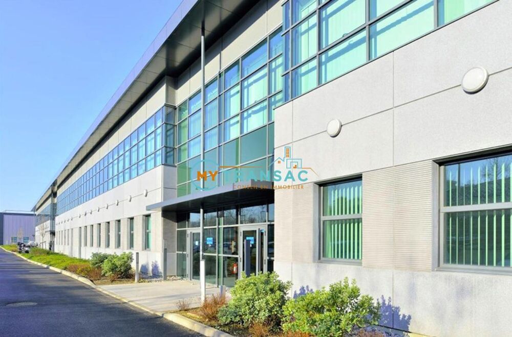   My Transac vous propose à Noisy le Sec un local d'activité et bureaux de 990m² à proximité immédiate des transports et autoroute 