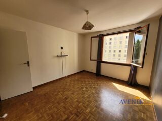  Appartement à louer 4 pièces 76 m²