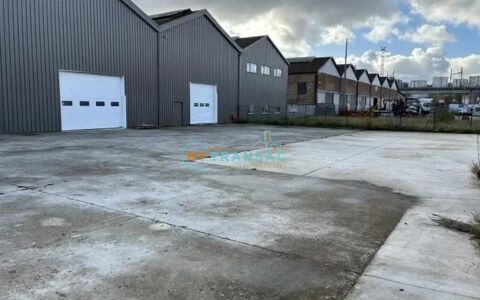   A louer local d'activité de 1 200m² situé à Corbeil 