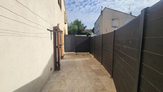 Location Maison Maison de village avec une cour privative et un garage La fare-les-oliviers
