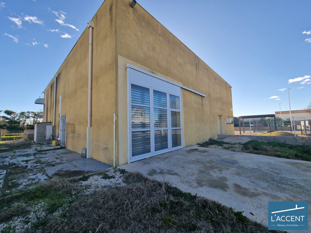   ENTREPOT DE 180M2 AVEC EXTERIEUR ET SANITAIRE 