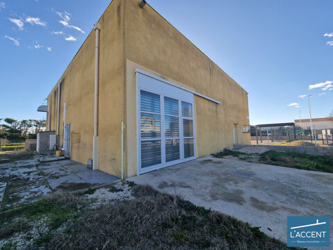 ENTREPOT DE 180M2 AVEC EXTERIEUR ET SANITAIRE 1200 30190 Saint-chaptes