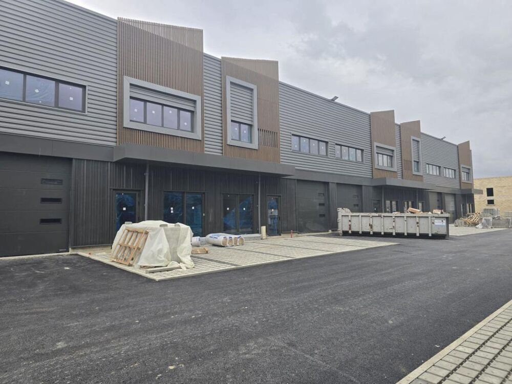   A vendre derniers lots neufs à usage d'activités et bureaux cellules disponibles à partir de 157 m² jusque 2.301 m² 