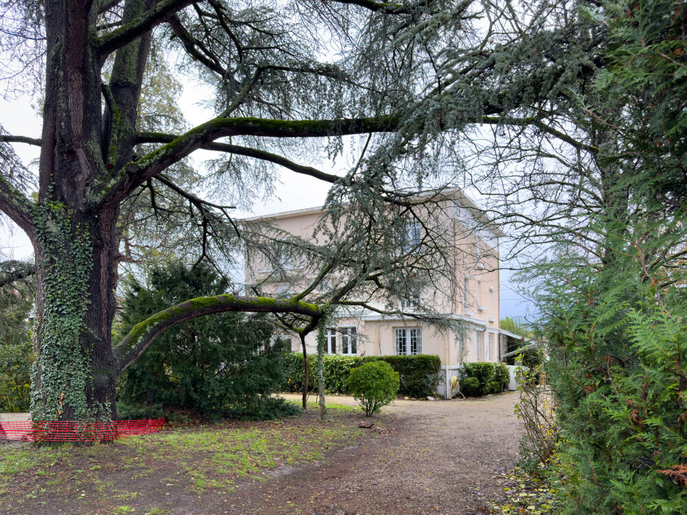 Maison 12 pièces 385 m² · à Romorantin Lanthenay · 385 m² · 296 800 €