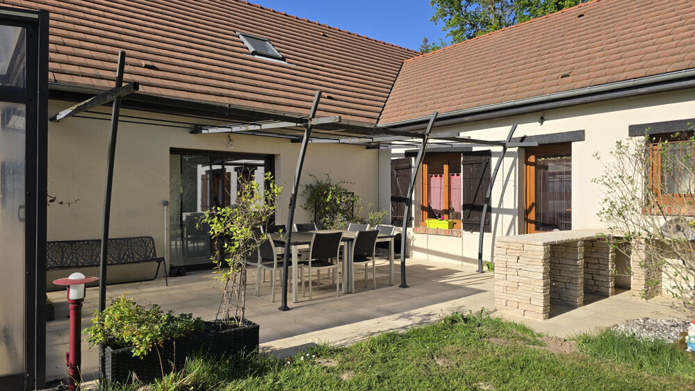 PROPRIÉTÉ AVEC ÉTANG ET PISCINE