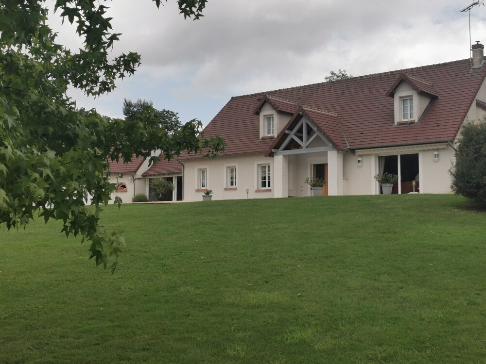 Maison 7 pièces 237 m² · à Genouilly · 237 m² · 598 900 €