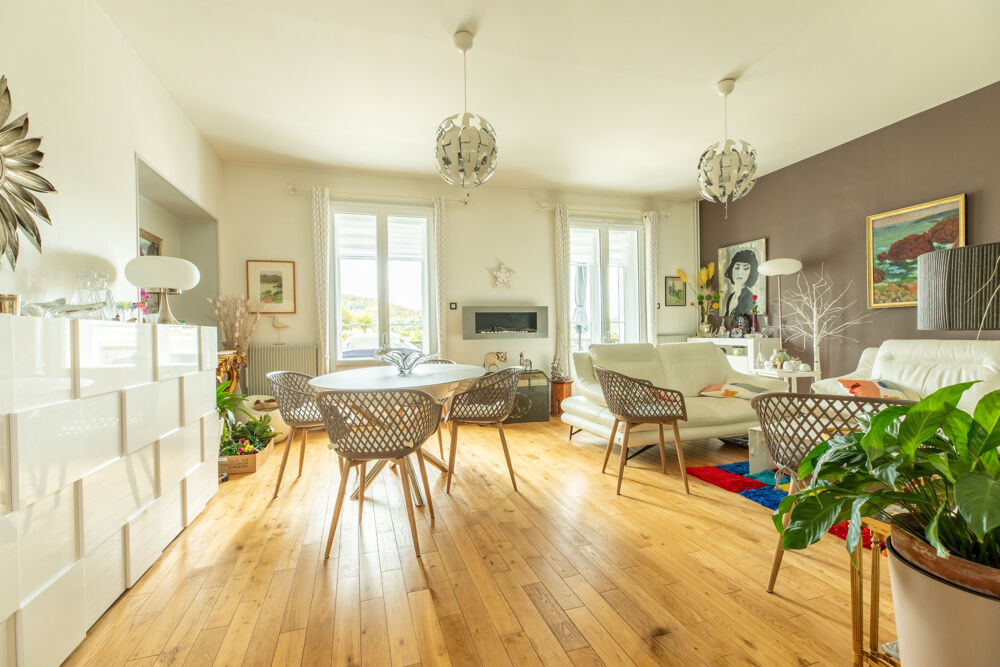 Chamalières, Appart F5, 120 m2, 6 balcons, 3 chbres, 2 toilettes, salle d'eau, salle de bains, parking, cave,