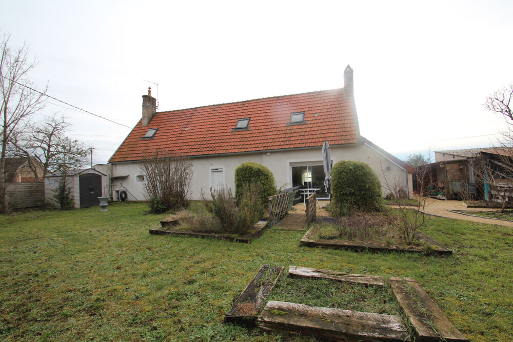 Sur l'axe Decize - Bourbon Lancy, maison d'habitation style longère