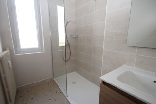  Appartement à louer 3 pièces 73 m²