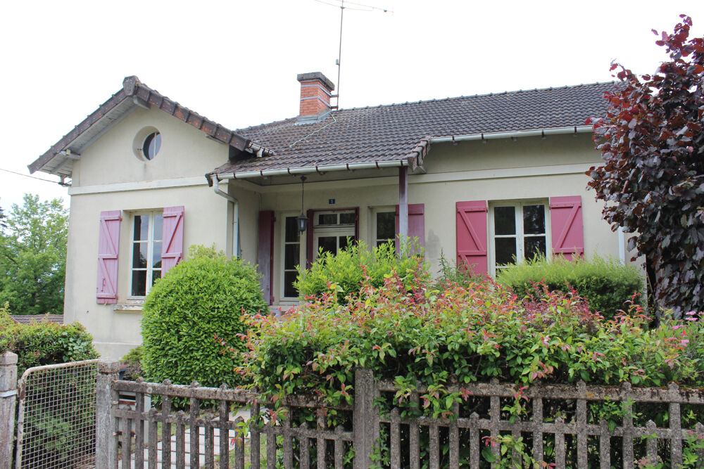 LA MACHINE, maison de plain pied avec terrain et double garage.