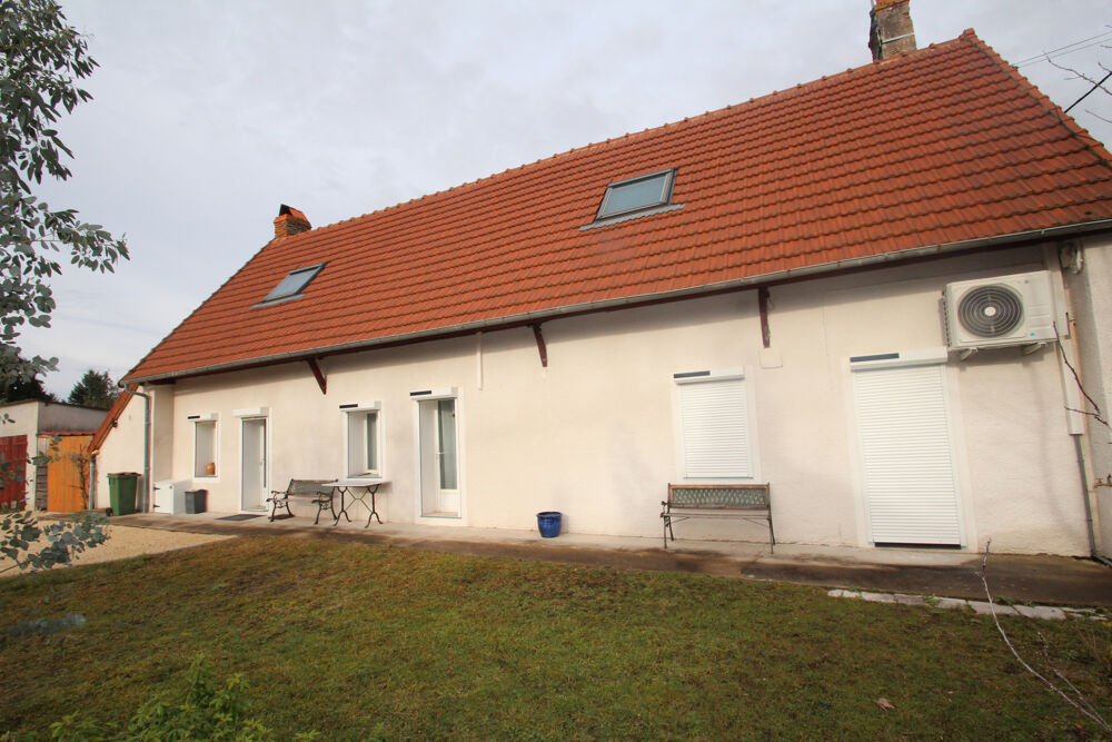 Sur l'axe Decize - Bourbon Lancy, maison d'habitation style longère