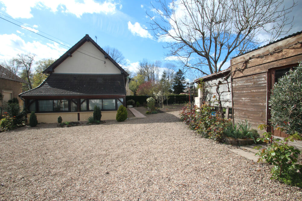 LA MACHINE, proche centre-ville maison ancienne 110 m2 habitables