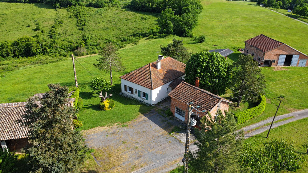 Vente Ferme Ensemble composé d'une maison et de 5 dépendances sur un terrain d'env 4,5 hectares Montesquieu