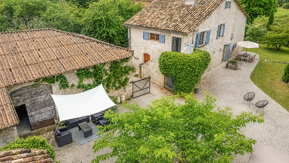 Maison Quercynoise dans un hameau avec 3 chambres, grange , beaucoup d'authenticité, sans vis à vis