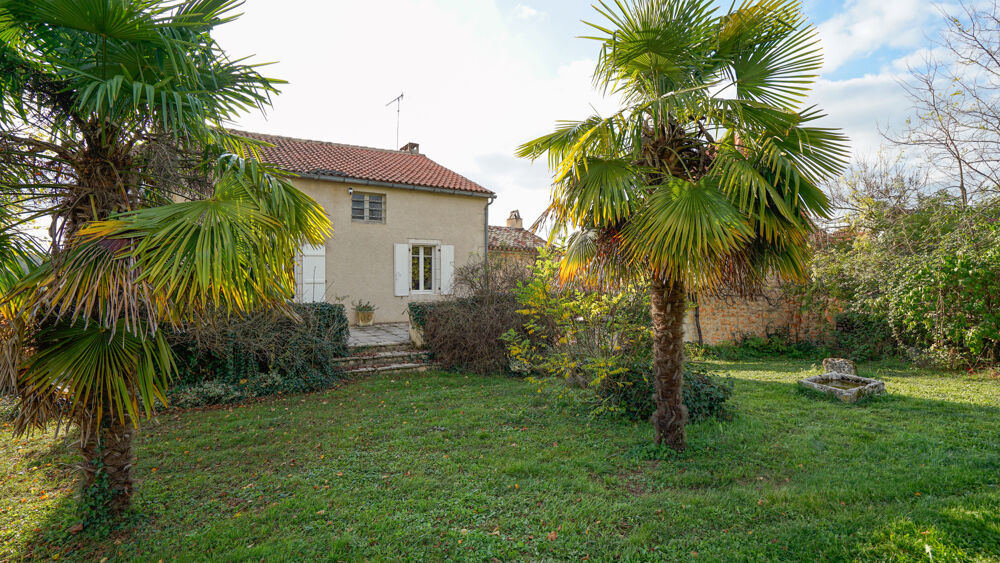 Vente Maison Charmante maison de village en pierre avec 5 chambres, un pigeonnier, une jolie cour et un grand jardin avec p Sauzet