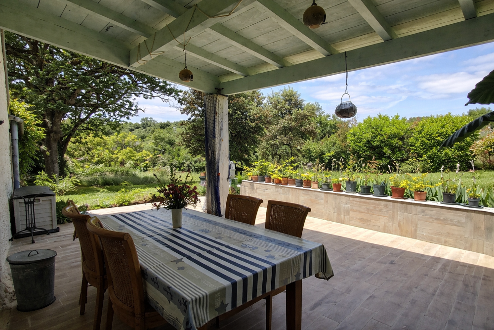 Vente Maison Maison de campagne dans un cadre enchanteur, 3 chambres , beau jardin , terasses et garage Lacour