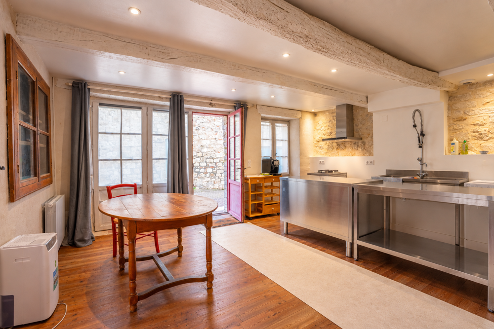 Vente Maison charmante maison de village de 65 m2 en pierre composée de 2 grandes pièces sur cave Lauzerte