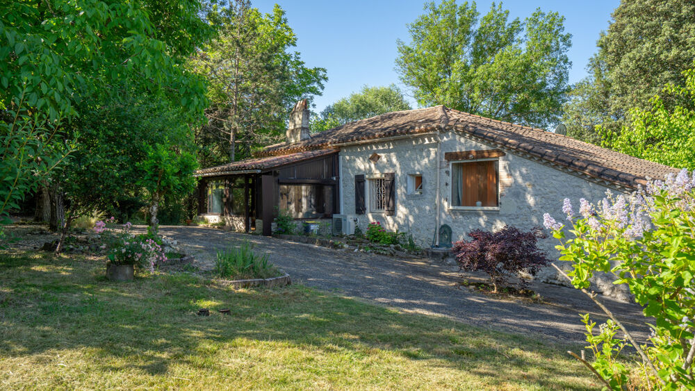Maison en pierre de avec dépendances et gite