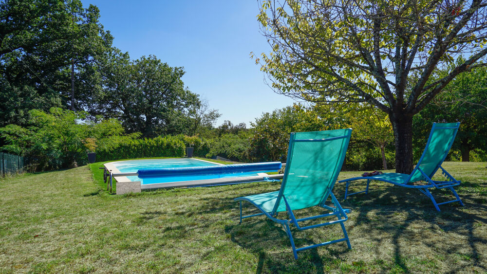 maison contemporaine de 204 m2, 6 chambres, cuisine séparée, véranda, piscine et un sous sol de 100 m2