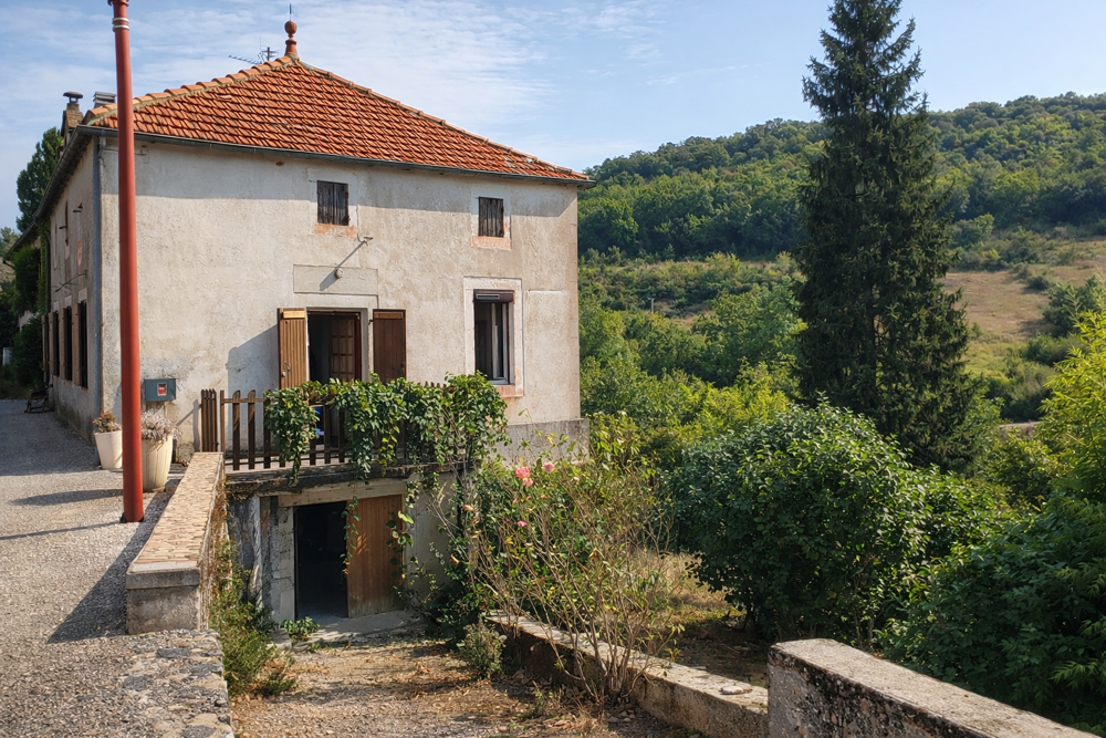 Maison de village avec 4 chambres, lumineuse avec jardin, à 20 min de Villeneuve et 15 min de Montaigu-de-Quer