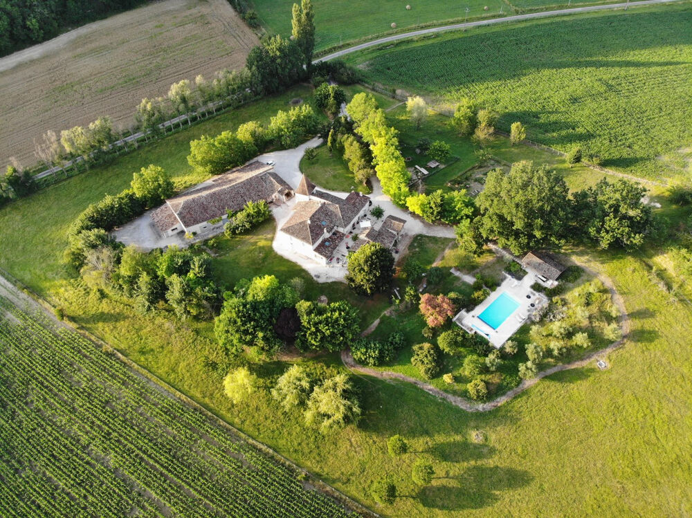 Magnifique propriété quercynoise avec son pigeonnier, piscine, grange et 7,5 ha de terrain