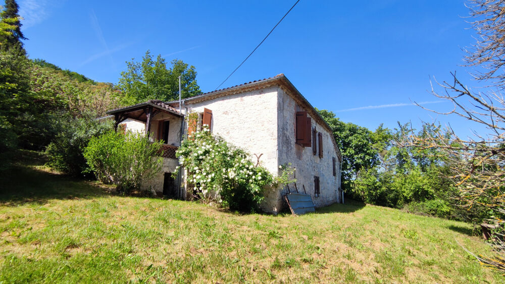 Vente Maison Maison en pierre d'env 100 m2 et ses dépendances sur un terrain de 2690 m2 Trejouls