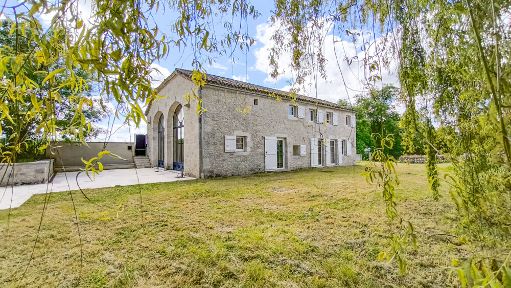Magnifique propriété en pierre avec une superbe grange rénovée, une maison à restaurer et 2,7 ha de terrain