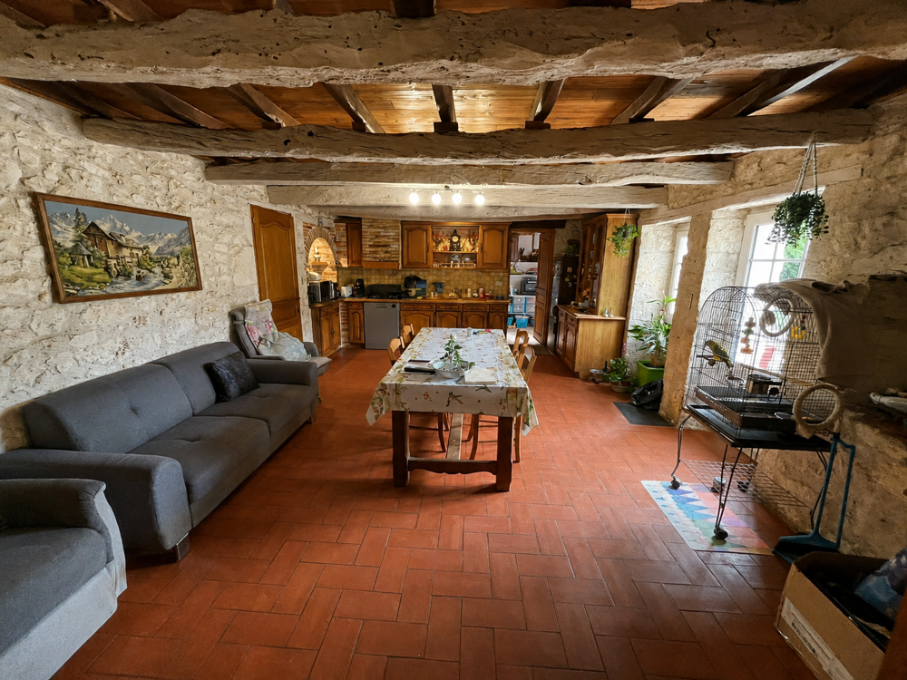 Belle maison en pierre située à quelques minutes de Montaigu-de-Quercy, dans un environnement calme et agréabl