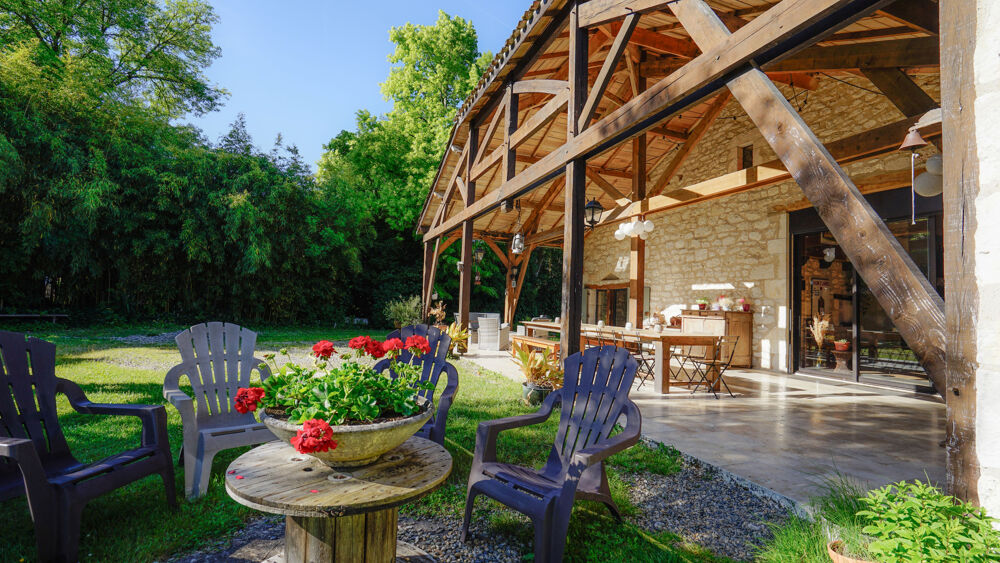 Maison 11 pièces 330 m² · à Montcuq en Quercy Blanc · 330 m² · 650 000 €