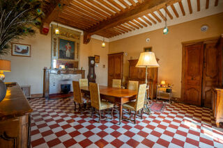  Propriété/château à vendre 13 pièces 341300 m²