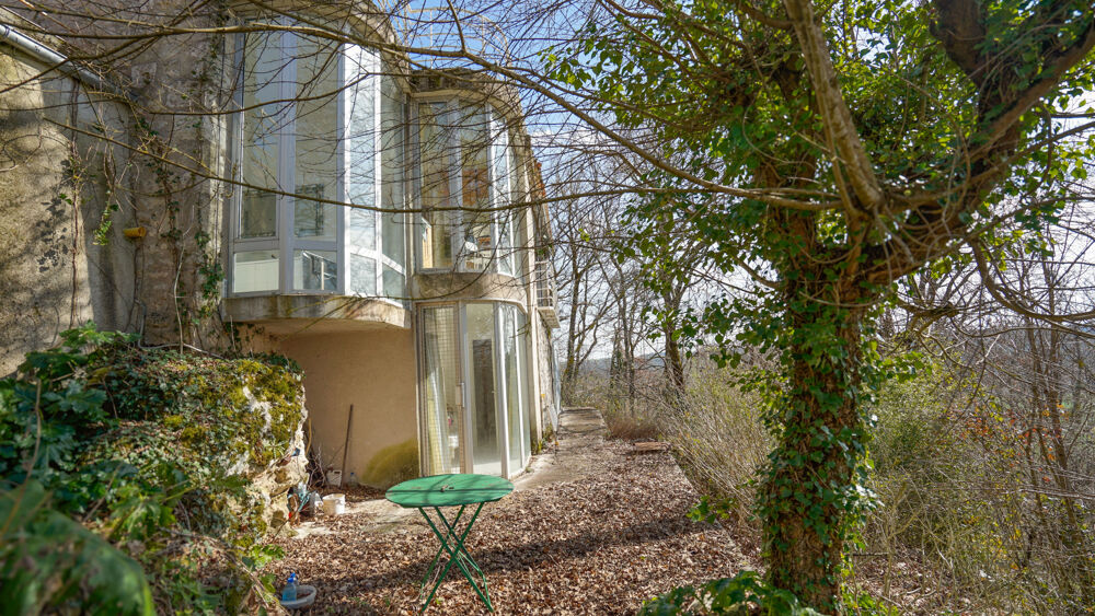 Maison darchitecte atypique en lisière de forêt Piscine, terrasses et dépendance