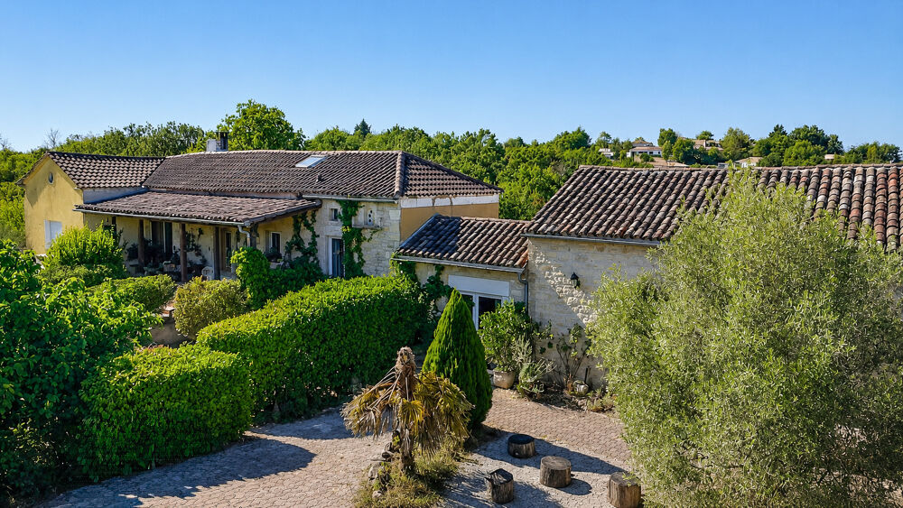 Vente Propriété/Château Charmante propriété quercynoise aménagée en centre de bien être, avec piscine et 2,2 ha de terrain Trespoux rassiels