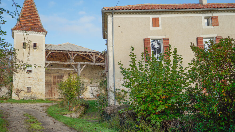 Vente Maison Ensemble en pierre, restauré, sur 2 hectares de terrain sans voisins Brassac