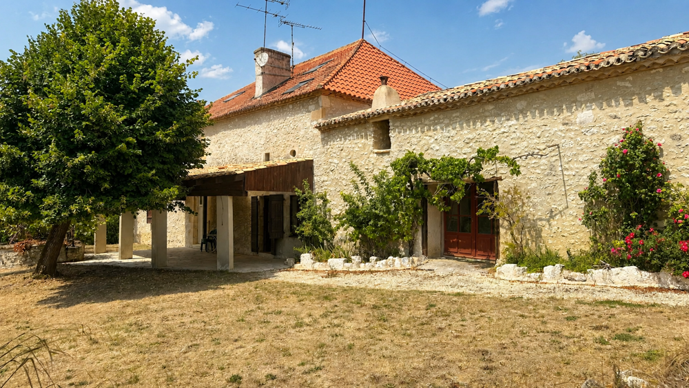 Ancienne grange rénovée avec pigeonnier