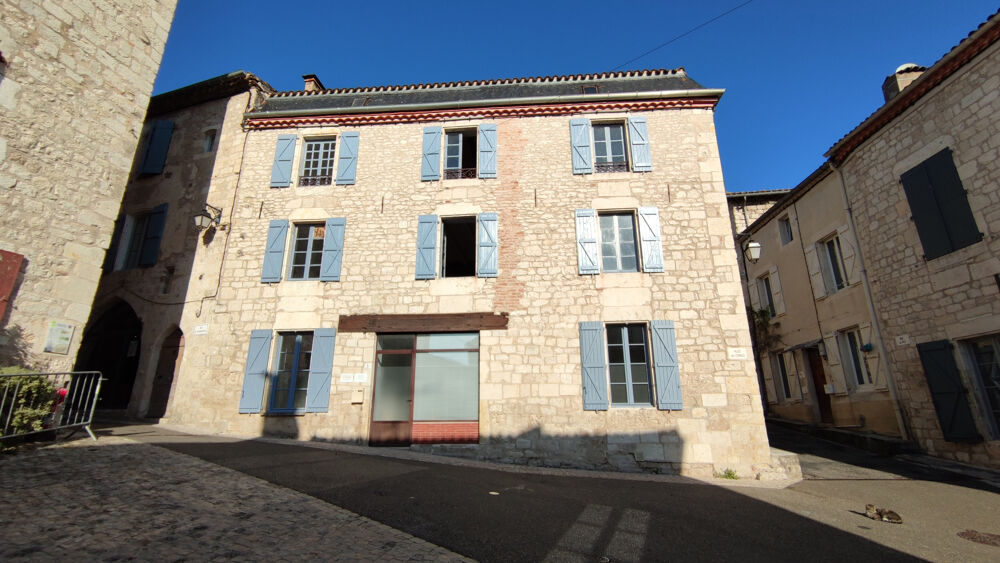 Maison de village sur 4 niveaux avec un local professionnel rénové en rez-de-chaussée et 3 étages à restaurer.