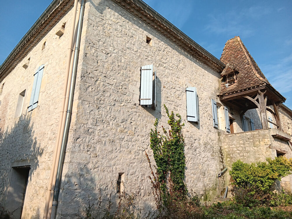 Vente Maison Maison Quercynoise avec trois chambres a rénover sur 6000 m2 de terrain, de nombreuses dépendances attenantes Touffailles