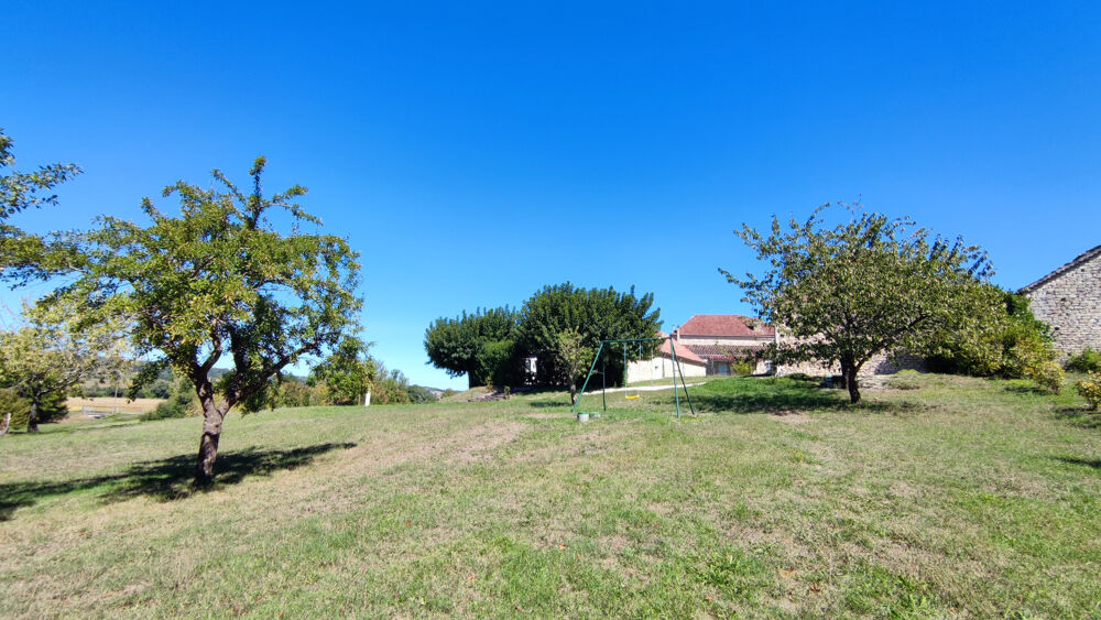 Vente Propriété/Château Propriété quercynoise en pierre avec gîte   2 maisons, dépendances et 4 246 m2 de terrain Lendou en quercy