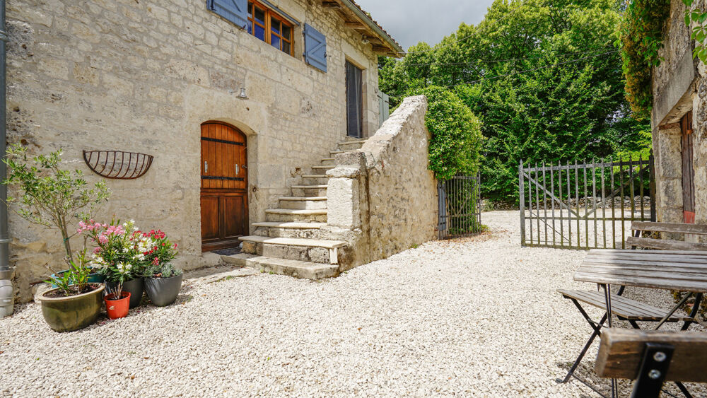 Maison Quercynoise dans un hameau avec 3 chambres, grange , beaucoup d'authenticité, sans vis à vis