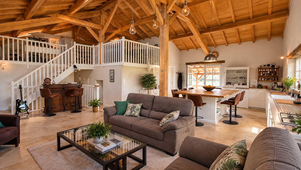 Magnifique maison en pierre rénovée avec vue dominante, piscine et dépendances