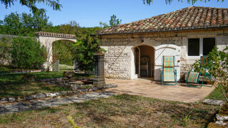  Propriété/château à vendre 15 + pièces 250 m²