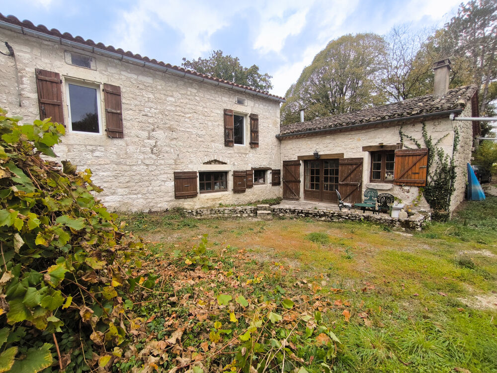 Propriété à vendre avec possibilité de deux logements indépendants.